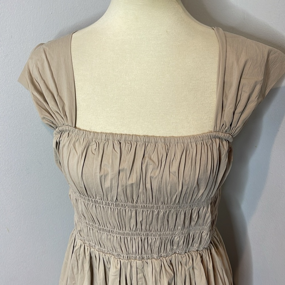 Tuckernuck Pomander Place Biscotti Noah Smocked Dress Size M - Picture 8 of 12